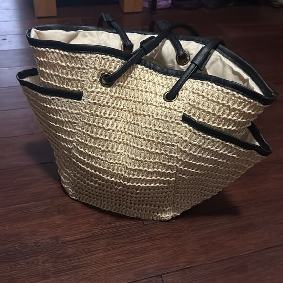 Stylish Tan and Black Women's Tote Bag Leather Strap Large Tote Zip Top NWT - Picture 3 of 6